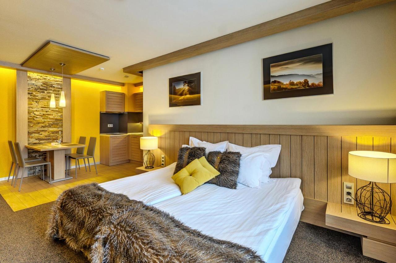 Amira Boutique Hotel Bansko Eksteriør billede A bedroom in a hotel