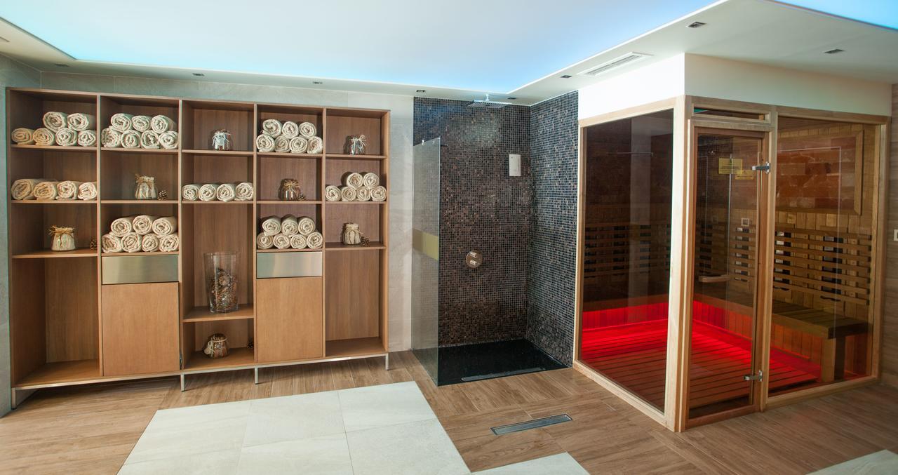 Amira Boutique Hotel Bansko Eksteriør billede A shower and a sauna