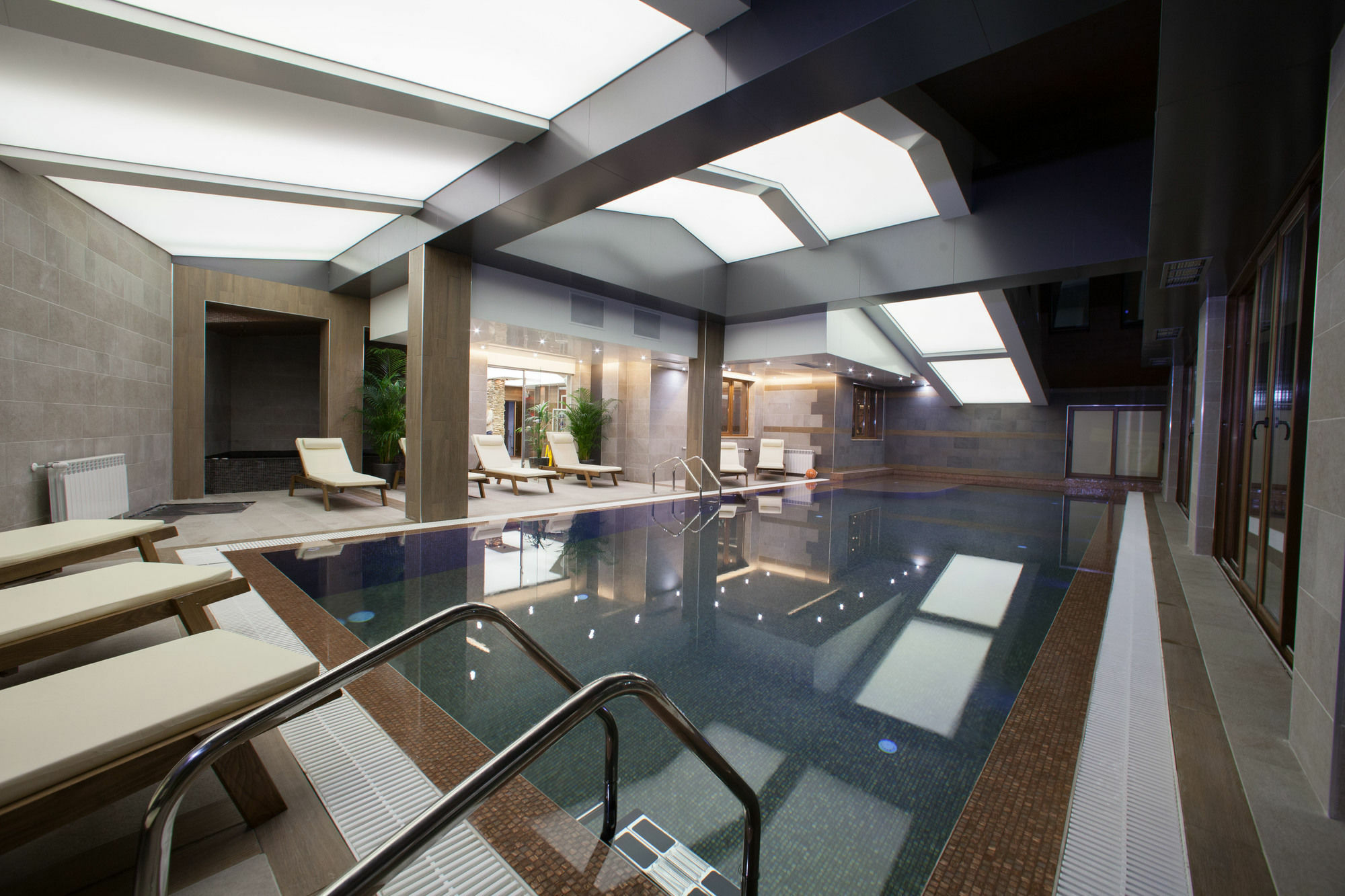 Amira Boutique Hotel Bansko Eksteriør billede The pool at the hotel